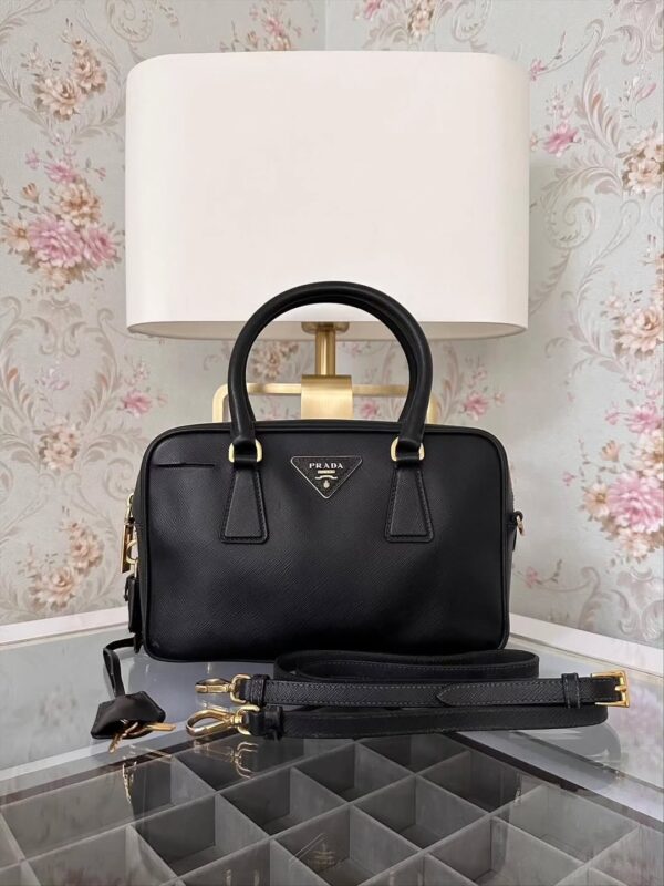 Prada <br>Hitam