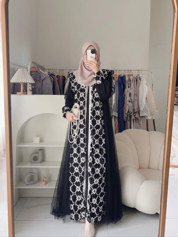 Candy Ruffle Kivana Tile Maxi - black